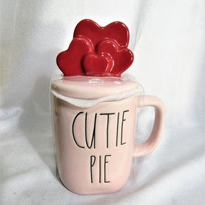 RAE DUNN CUTIE PIE MUG WITH HEART LID NEW